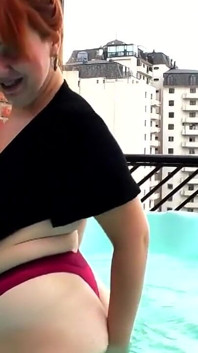 Odkryty jacuzzi jebanie BBW z owłosioną cipką