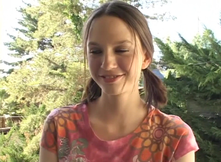 Watch Dirty Movies: Due ragazze calde che fumano in un quartetto selvaggio con...