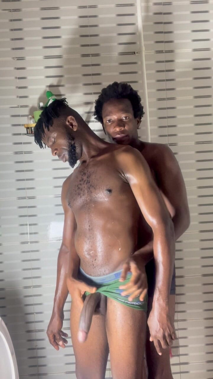 Purplecum: Futând fem boy sub duș