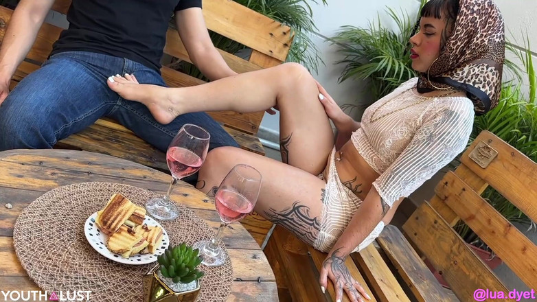 Youth Lust: Débuts de Lu dans les coulisses