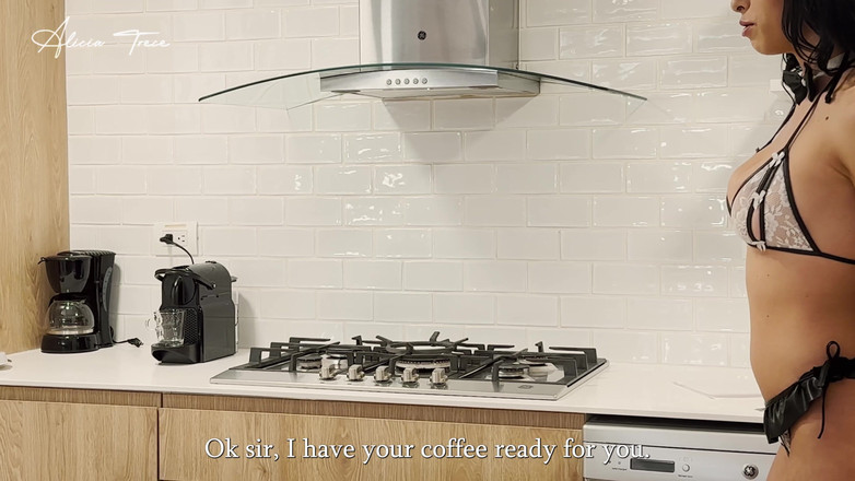 Alicia Trece: Eu pago minha empregada sexy para me dar um serviço...