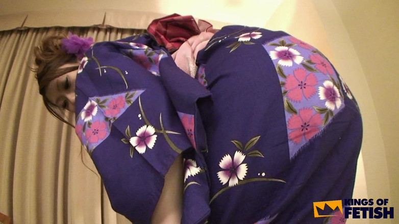 Pure Japanese adult video ( JAV): Koleś zadowolić japońskiego krzaka zabawkami przed pieprzeniem jej głęboko na łóżku