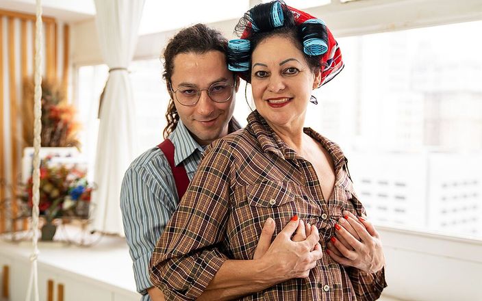 Only Taboo: Primul anal cu mama vitregă matură