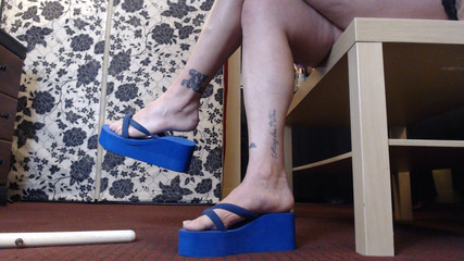 Abby Anna: Grosso azul flipflops barenails