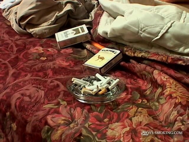 Boys Smoking: Devon &amp; Hoyt Sex fără prezervativ cu fum!