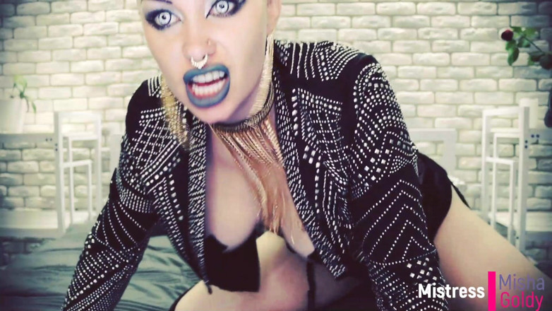Goddess Misha Goldy: 새로운 연인의 뚱뚱한 자지를 빠는 동안 전 여친에게 정액