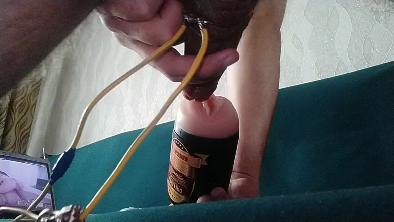 Hot guy solo: Loud gay gets an orgasm while fucking his fleshlight.