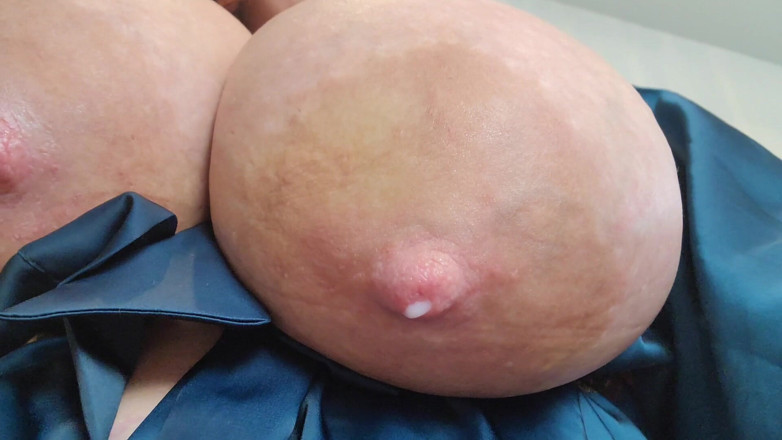 Annabelle Rogers: Stepmommys Boobs Are Leaking with Milk!