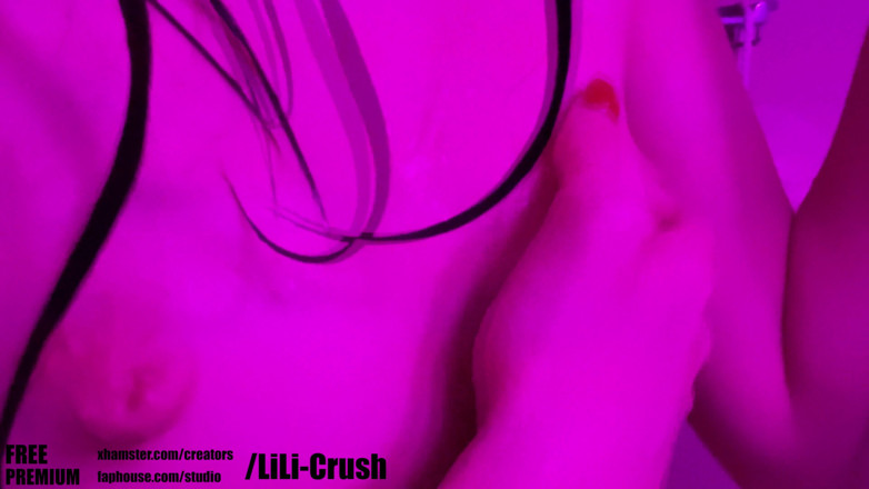 Lili Crush: I really like stroking my pussy in the shower