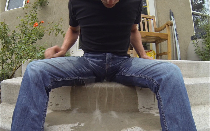 Lapetus: Pissen in een condoom totdat het in mijn spijkerbroek barst