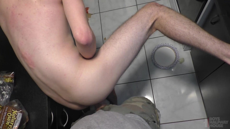 Boys half-way house: Đầu tiên chúng tôi thực hiện sự lựa chọn của...