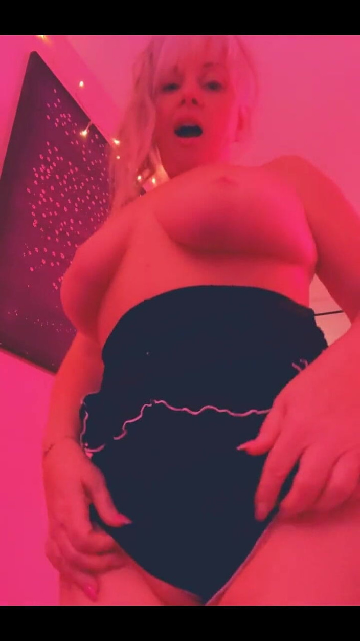 PaintedRose: Recommande de se déshabiller, décomplexée - les trucs de club grésillent !