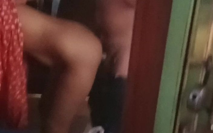 Bengali-coupel: Pinki Vabi la sex în camera de hotel