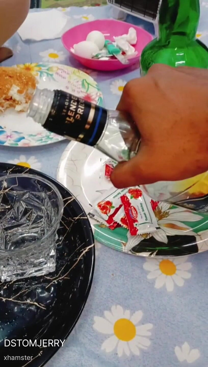 Dstomjerry: Сексуальна індійська дівчина спокушена її Джіджа і відтрахана ним в обидві дірки випадково в анал, явно голос хінді, вірусне відео