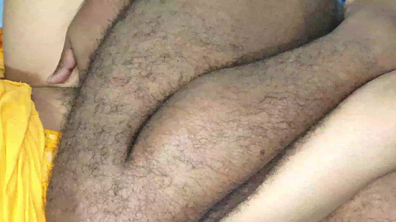 Desistar: Aku menemukan istri tiriku yang terangsang di kamar porno di...