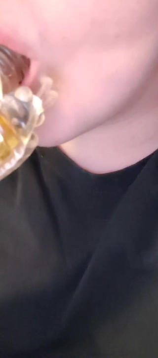 Selffuck: Aku akan nyepong kontolmu pakai dildo favoritku