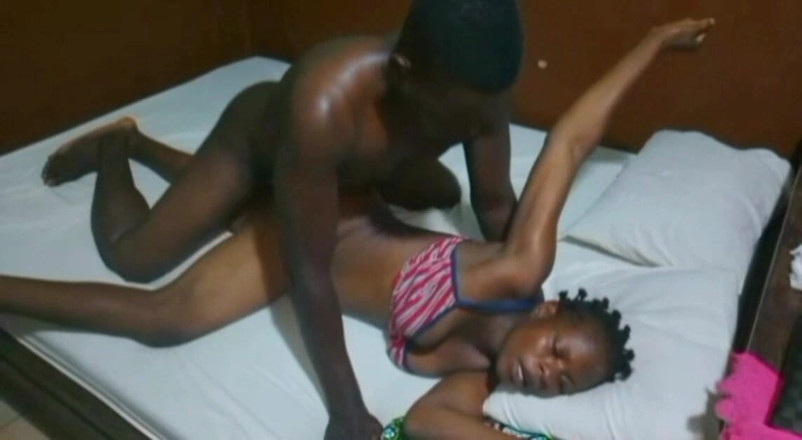 Pornsexlive: Suri rumah baru dikongkek suami bosnya