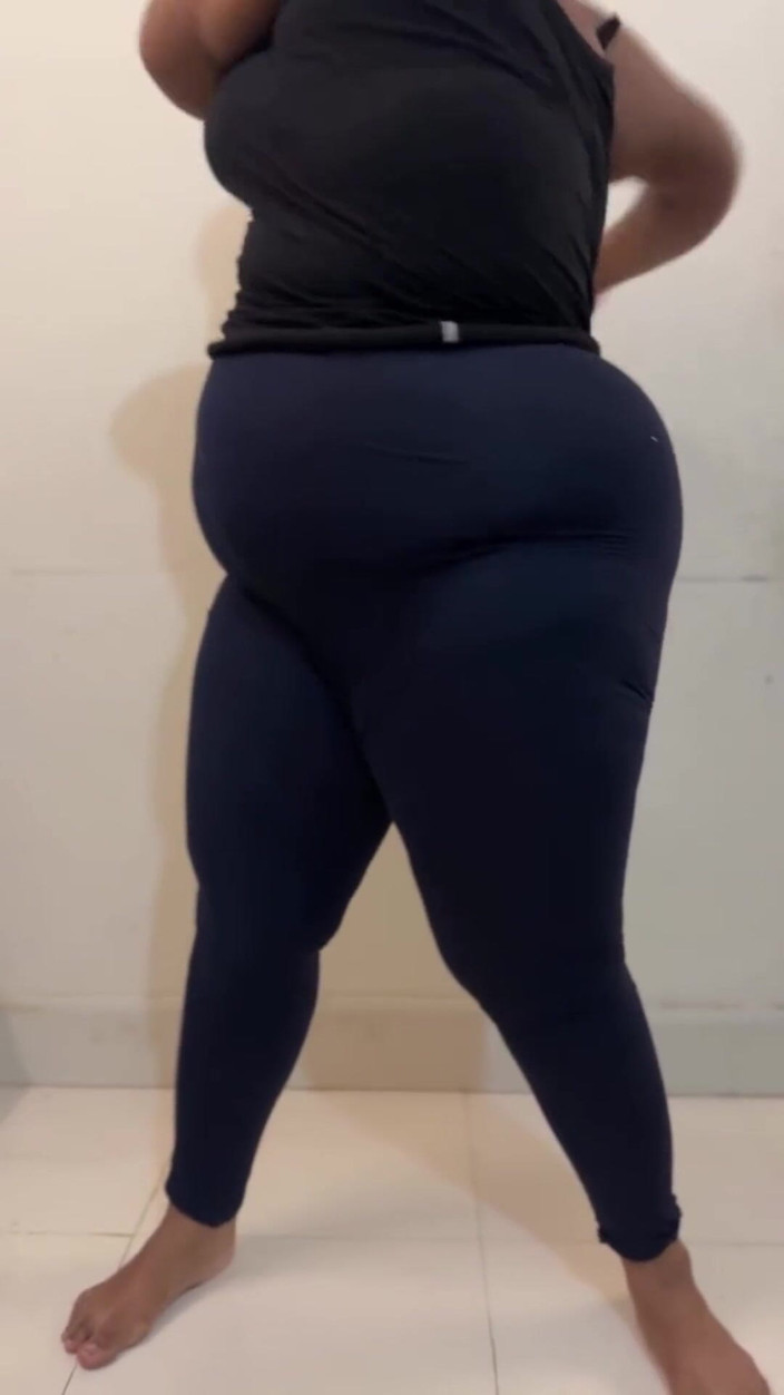 Aria Mia: Sfw Vlog: awek montel bertetek besar Muslim anippe menunjukkan laluan...