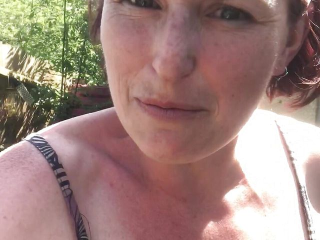 Desperate MILF Goes Outside to Do a POV Piss in Her Overlooked Garden (Rachel Wrigglers)