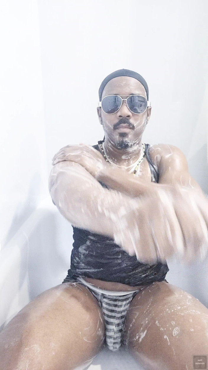 Soft Soleman: Myję ciało w wannie 5