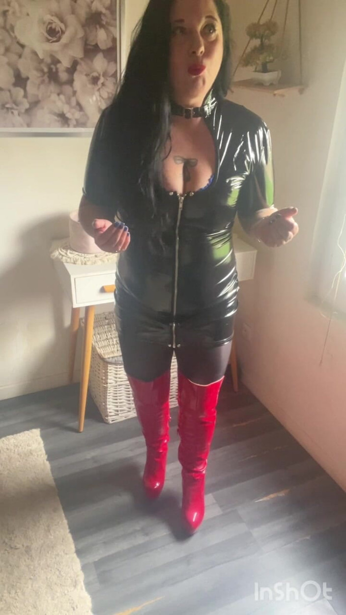 Maitresse Clara: Sei inutile senza di me