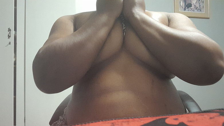 Eleasihle Esma: Yağlanmış trans iri güzel kadın bütün gece kendisiyle oynuyor bölüm 02