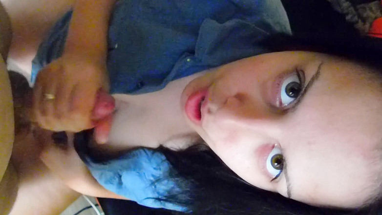 Young_strawberry: Mẹ kế với bộ ngực to bắt gặp con trai...