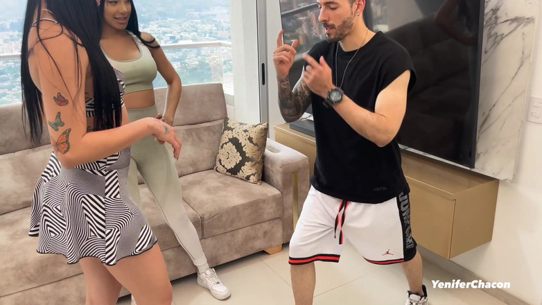 Yenifer Chacon: Dua awek Venezuela panas mengongkek jurulatih peribadi mereka