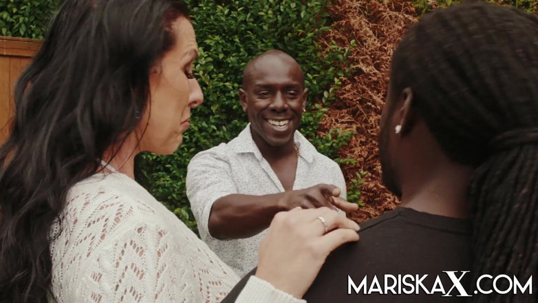 Mariska x: MARISKAX Texas Patti double stuffed by two BBCs