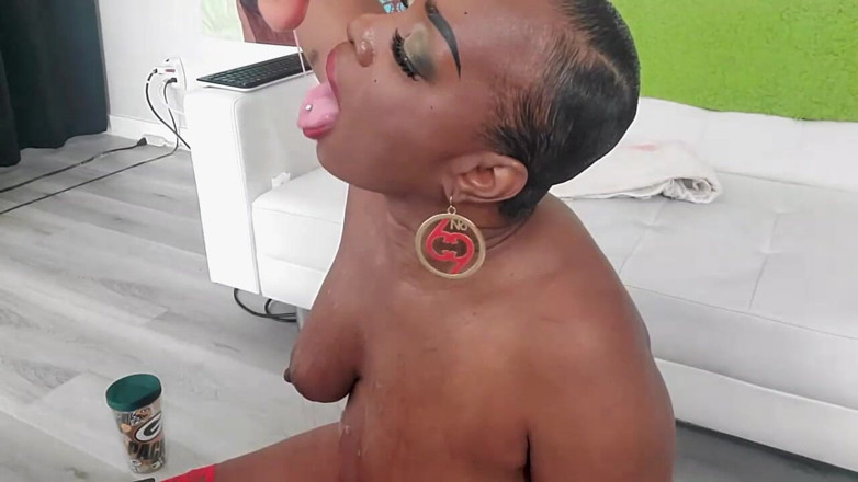 xbinti: You Love Big Toys?