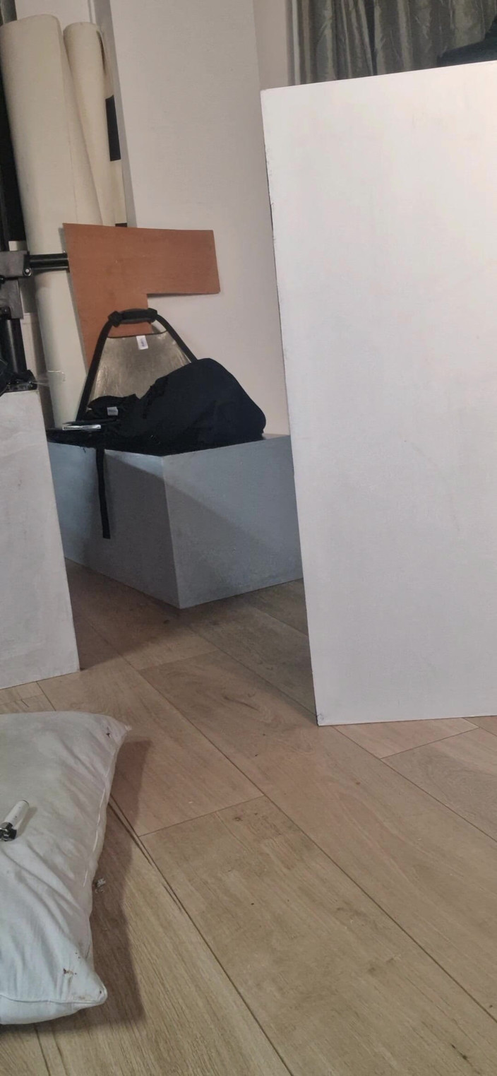 Lillia Cena: Futând cu degetul curul în timp ce fumează