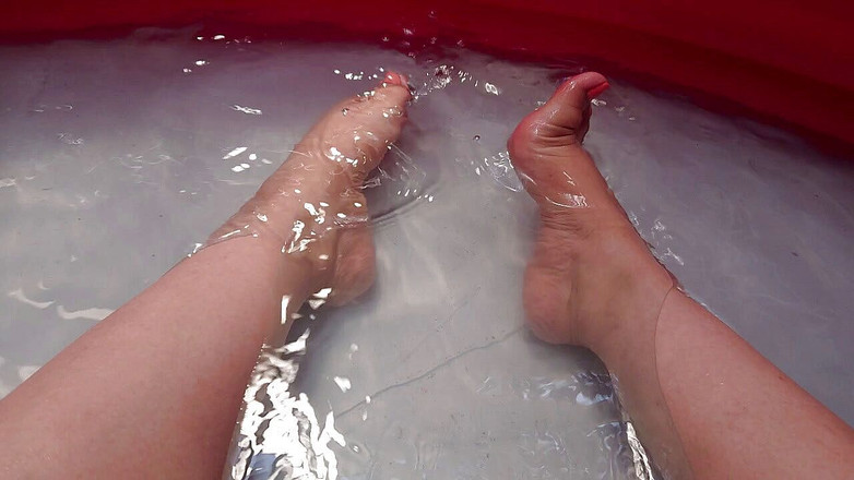 DanaDom20: Main di air mith kakiku