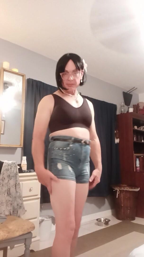 Leopard doggy productions: Lisa B. does a little teaae.