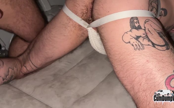 Cum Dump Van: Гэнгбэнг хардкорное анальное гей спаривание с камшотом в фургоне, групповой секс с геем