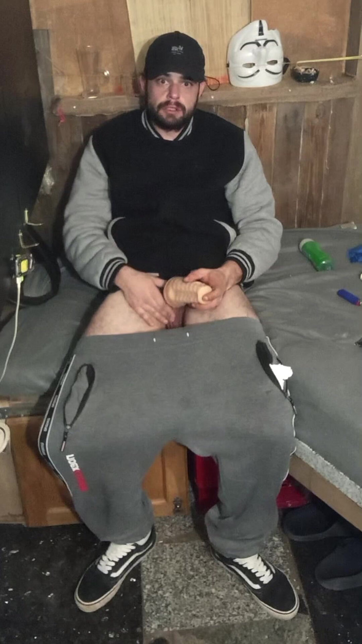 jerkofflover: merangkap di tempat saya pergi melancap dan ditambah lagi sebelum...