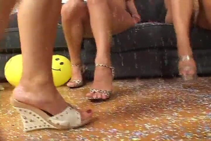 Adultwhisper: 2º episódio de festa de sexo europeu 1