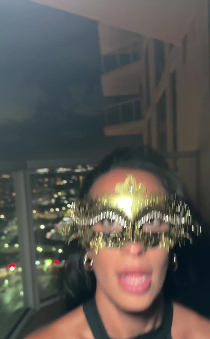 Miss Lexa: 夜の外出の後、何が起こったと思いますか?ああ、そしてあなたは私の新しいドレスが好きですか?笑