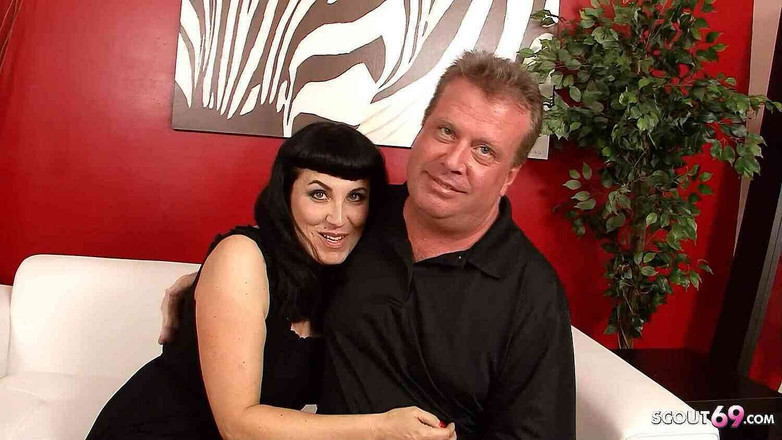 Full porn collection: Волохата зріла Клодінз справжнє перше порно з її власним чоловіком з крихітним членом