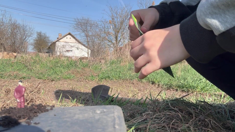 AmayaMori: Giantess Gardening Gone Wild Ona roślin małego mężczyznę
