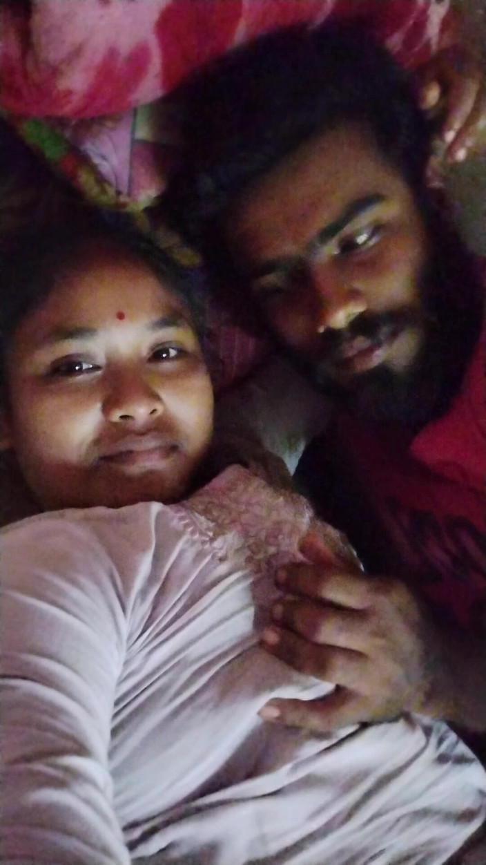 Mg3947731: 大きな胸、インドのMILFがサリーチョリを脱ぎ、デヴァルジーとセックス