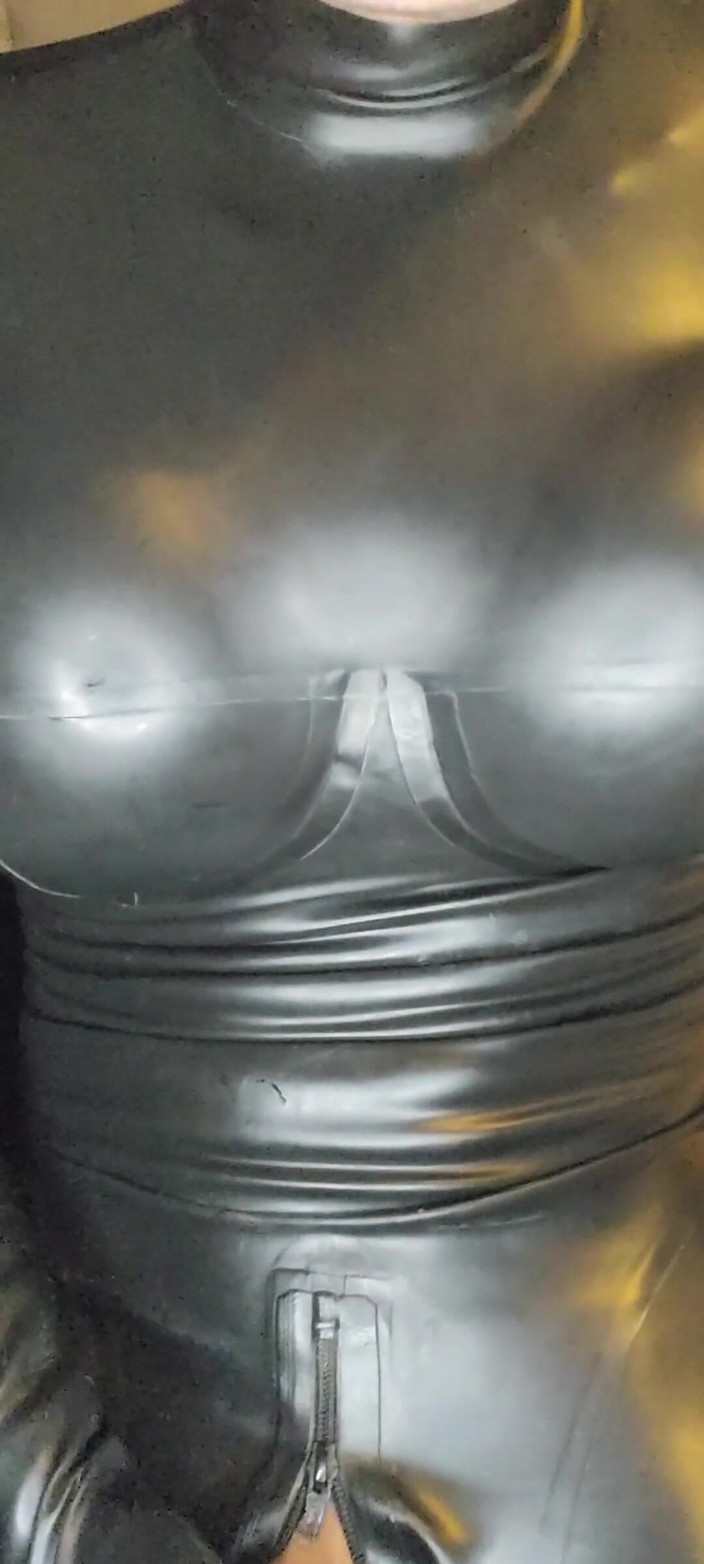 JessicaXD: 乳胶娃娃撸管