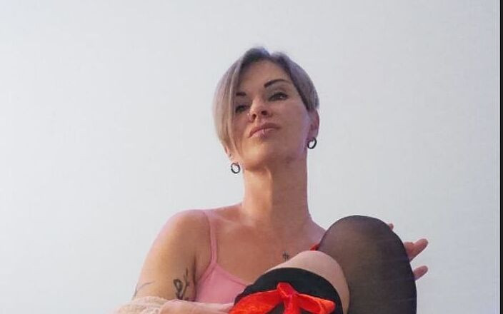 Mistress Nadi Shop: Нейлоновий фетиш на високих підборах