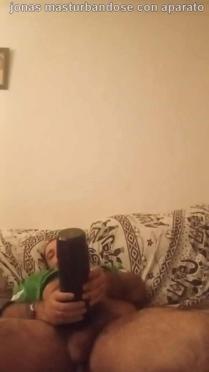 jonasxulo: Jonas masturbující s bribradorem