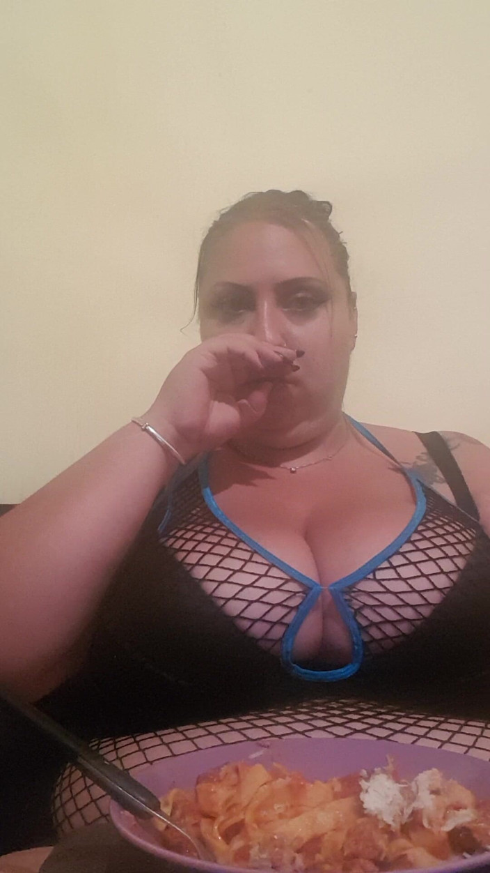 LoraBbw: Rellenando mi auto con pasta / pienso