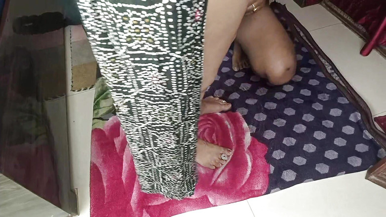 Pyaripooja22: Nel pomeriggio, la moglie chiama il suo amante e scopa...