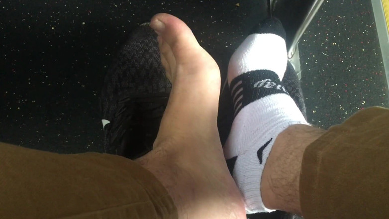 Manlyfoot: 在公交车上希望我不要被操 - 曼利脚 - 巴士