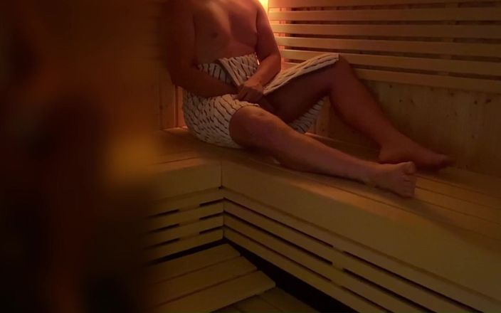Lucas Nathan King: Caught Masturbating in Public Sauna | Risky Jerk off