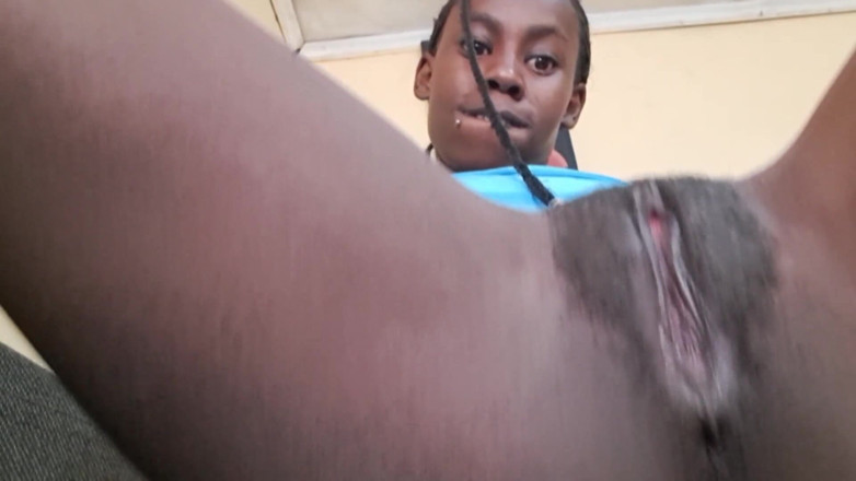 Solo Austria: Ebony Extreme Close-up Masturbation Finger Fucking