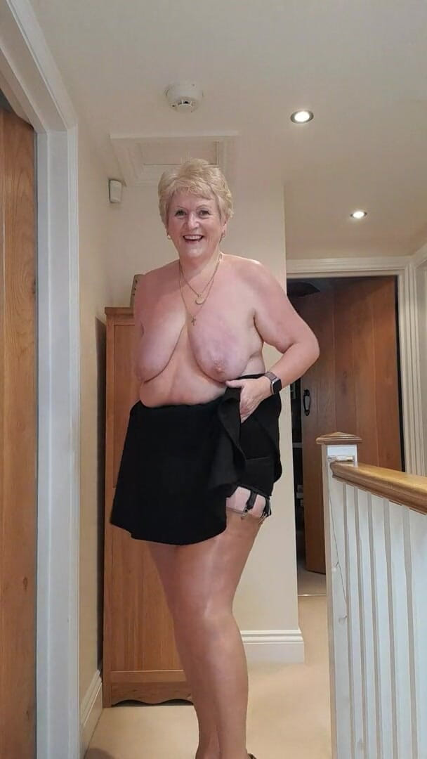 Uk Joolz: Short skirt, FF stockings, heels and no knickers!