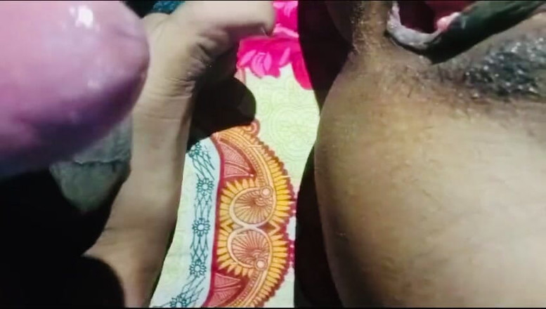 RadhaDevi: Une bhabhi desi sexy baise avec son nouveau mari